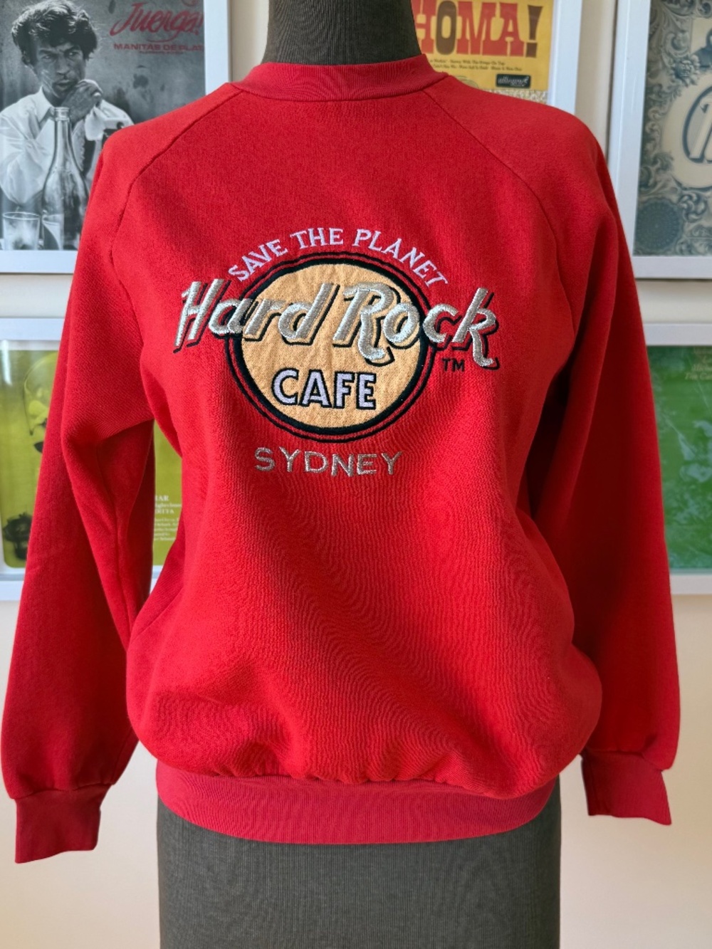VINTAGE HARD ROCK CAFE SYDNEY EMBROIDERED SWEATSHIRT – CLASSIC 90s STREETWEAR